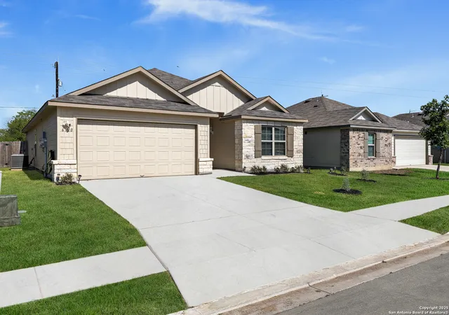 Photo 3 of Sale Pending at 6910 Emerald Valley, San Antonio, TX 78242 | MLS# 1872311 | Listing updated on 2025-07-28