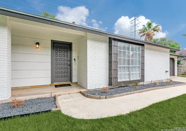 Photo 3 of Sale Pending at 9207 Overton, San Antonio, TX 78217 | MLS# 1872318 | Listing updated on 2026-02-12