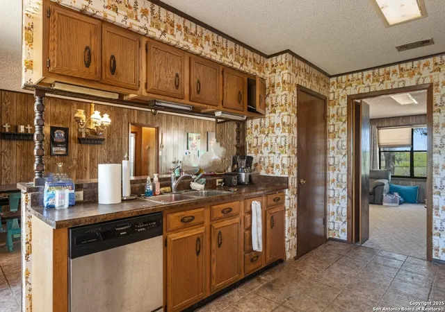 Photo 4 of Single family home for sale at 12300 Fm 1333, Charlotte, TX 78011 | MLS# 1872329 | Listing updated on 2025-11-21
