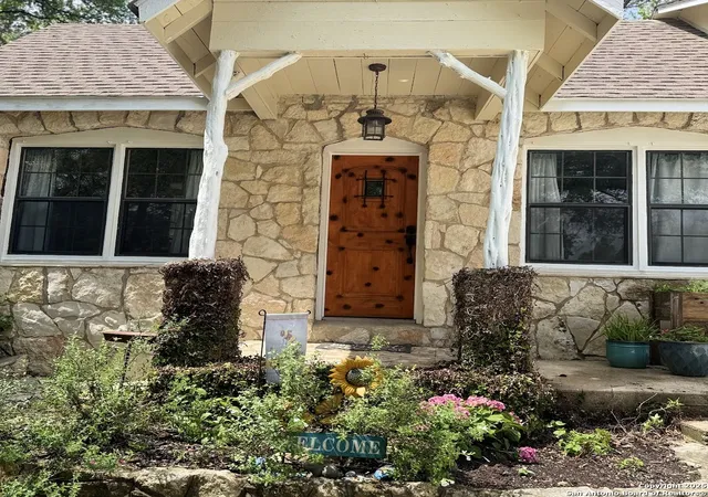 Photo 3 of Single family home for sale at 19023 Sherwood, Helotes, TX 78023 | MLS# 1872429 | Listing updated on 2025-06-14