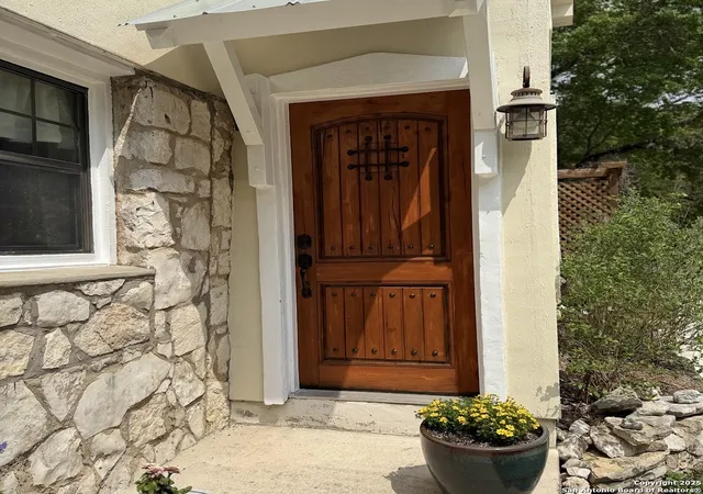 Photo 4 of Single family home for sale at 19023 Sherwood, Helotes, TX 78023 | MLS# 1872429 | Listing updated on 2025-06-14