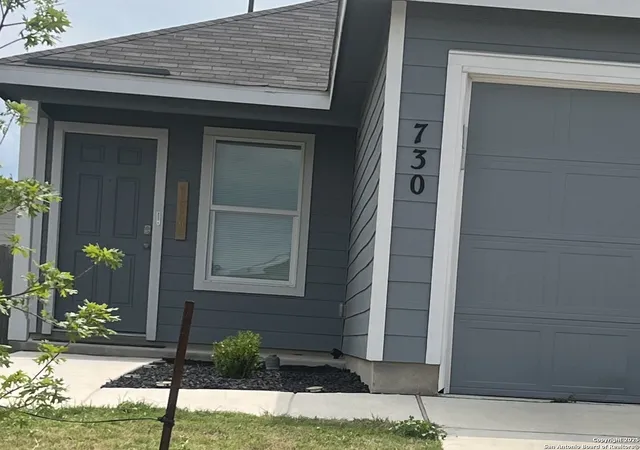 Photo 2 of Single family home for sale at 730 Tulsa Trail, New Braunfels, TX 78132 | MLS# 1872789 | Listing updated on 2025-11-25