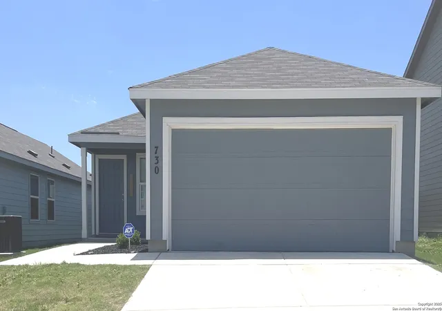 Photo 1 of Single family home for sale at 730 Tulsa Trail, New Braunfels, TX 78132 | MLS# 1872789 | Listing updated on 2025-11-25