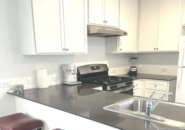Photo 4 of Single family home for sale at 730 Tulsa Trail, New Braunfels, TX 78132 | MLS# 1872789 | Listing updated on 2025-11-25