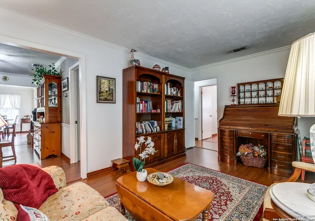 Photo 4 of Sale Pending at 1919 Arroya Vista, San Antonio, TX 78213 | MLS# 1872827 | Listing updated on 2025-09-02