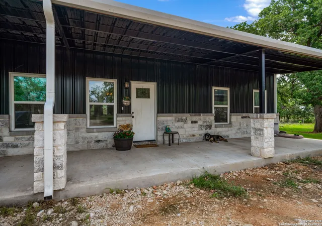 Photo 1 of Single family home for sale at 332 County Road 423, Stockdale, TX 78160 | MLS# 1872992 | Listing updated on 2025-09-11