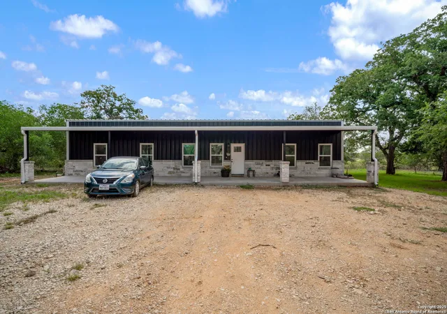 Photo 3 of Single family home for sale at 332 County Road 423, Stockdale, TX 78160 | MLS# 1872992 | Listing updated on 2025-09-11