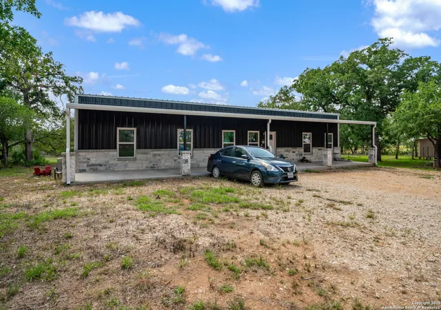 Photo 3 of Single family home for sale at 332 County Road 423, Stockdale, TX 78160 | MLS# 1872992 | Listing updated on 2025-09-11