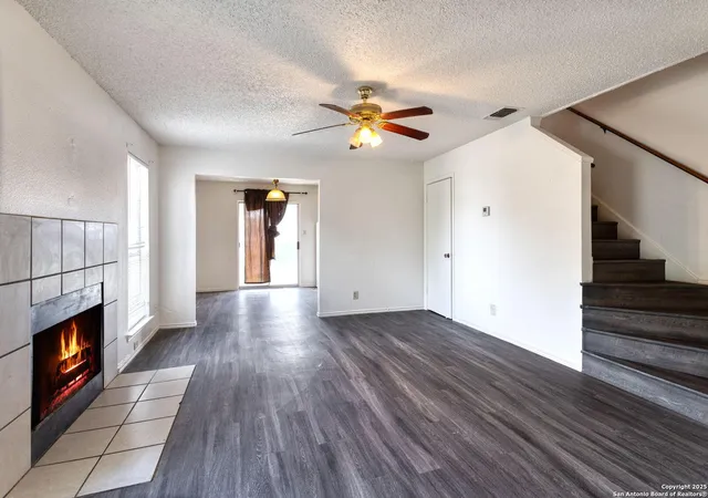 Listing Photo 5 - Condo for sale in building located at 7026 Elmbank, San Antonio, TX 78244