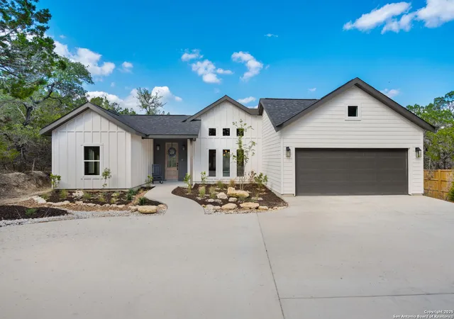Photo 1 of Single family home for sale at 604 Compass Rose, Canyon Lake, TX 78133 | MLS# 1873093 | Listing updated on 2025-11-04
