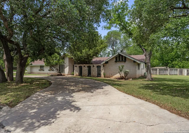 4th image of 11 El Norte Circle, Uvalde, TX 78801 | MLS# 1873160
