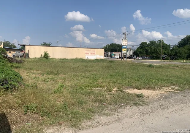 5th image of 124 W Kingsbury, Seguin, TX 78155 | MLS# 1873193