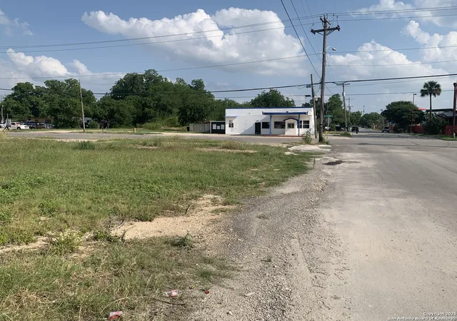 6th image of 124 W Kingsbury, Seguin, TX 78155 | MLS# 1873193