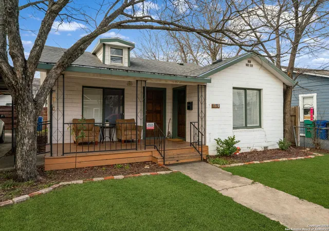 Photo 4 of Sale Pending at 1119 N Pine St, San Antonio, TX 78202 | MLS# 1873240 | Listing updated on 2025-11-02