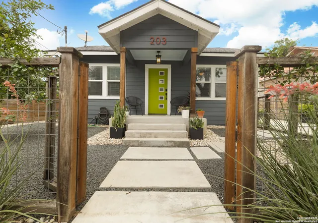 Photo 3 of Sale Pending at 203 Rehmann, San Antonio, TX 78204 | MLS# 1873258 | Listing updated on 2025-11-17