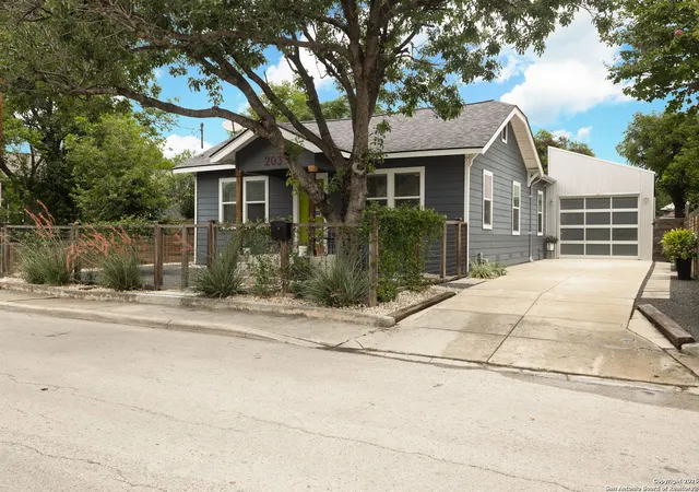 Photo 2 of Sale Pending at 203 Rehmann, San Antonio, TX 78204 | MLS# 1873258 | Listing updated on 2025-11-17