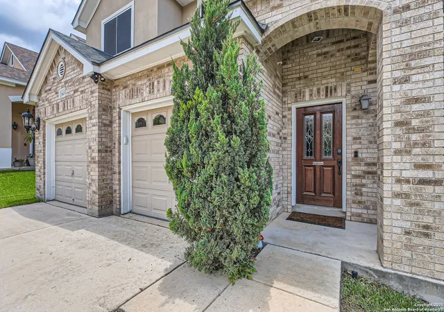 Photo 3 of Sale Pending at 1406 Osprey Hts, San Antonio, TX 78260 | MLS# 1873273 | Listing updated on 2025-12-27