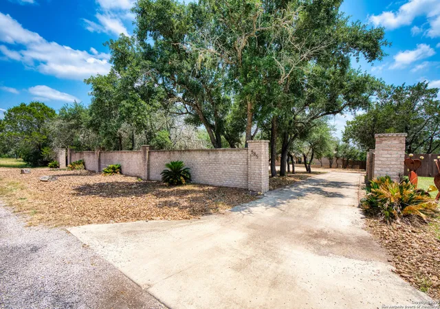 3rd image of 585 Oak Bend Dr, Bandera, TX 78003 | MLS# 1873353