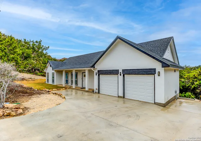 Photo 1 of Single family home for sale at 524 Flaman, Canyon Lake, TX 78133 | MLS# 1873372 | Listing updated on 2025-10-16