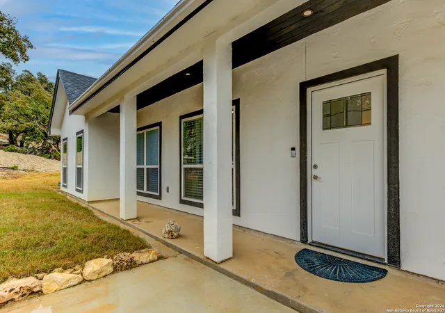 Photo 4 of Single family home for sale at 524 Flaman, Canyon Lake, TX 78133 | MLS# 1873372 | Listing updated on 2025-10-16