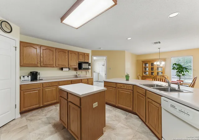 Photo 3 of Sale Pending at 1233 Oakcrest, Pleasanton, TX 78064 | MLS# 1873421 | Listing updated on 2025-10-20