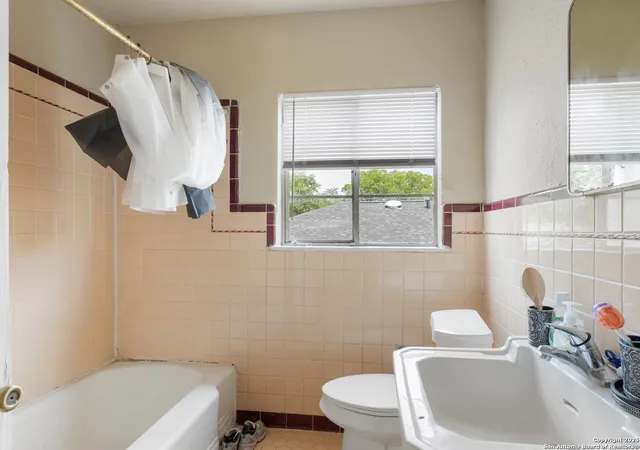 Listing Photo 5 - Condo for sale in building located at 146 Shadwell, San Antonio, TX 78228