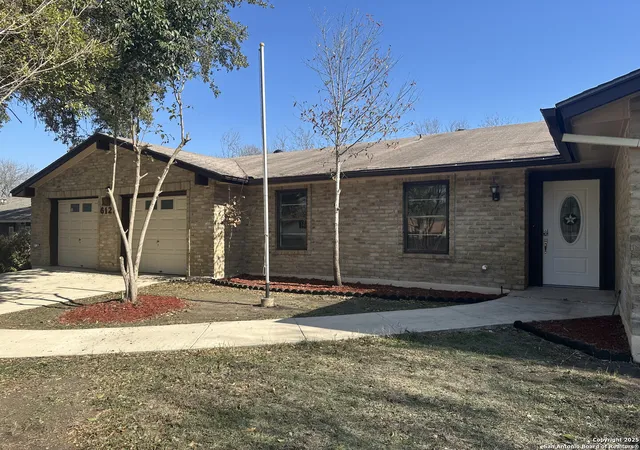 Photo 4 of Single family home for sale at 6127 Walking Gait, San Antonio, TX 78240 | MLS# 1873569 | Listing updated on 2025-06-17