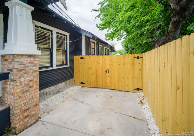 Photo 4 of Single family home for sale at 128 Blanco, San Antonio, TX 78212 | MLS# 1873604 | Listing updated on 2025-09-09