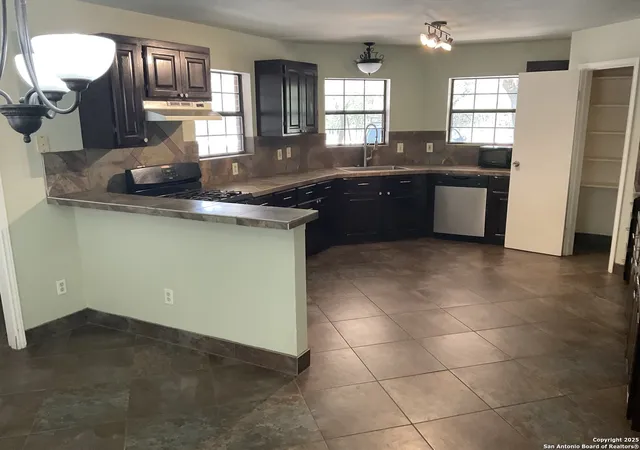 5th image of 1019 Wild Flower, Floresville, TX 78114 | MLS# 1873644