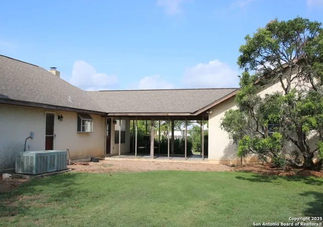Photo 3 of Single family home for sale at 250 County Road 474, Castroville, TX 78009 | MLS# 1873658 | Listing updated on 2025-10-13