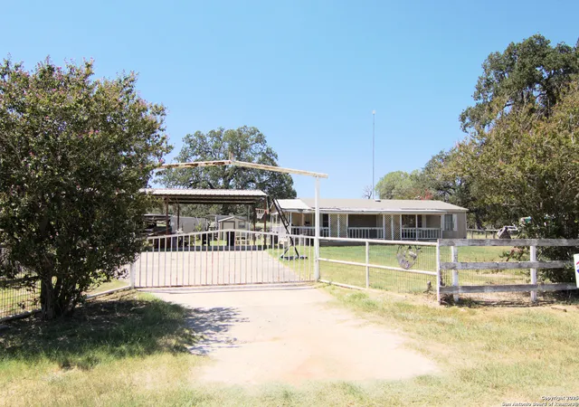2nd image of 118 Flores Oaks, Floresville, TX 78114 | MLS# 1873679