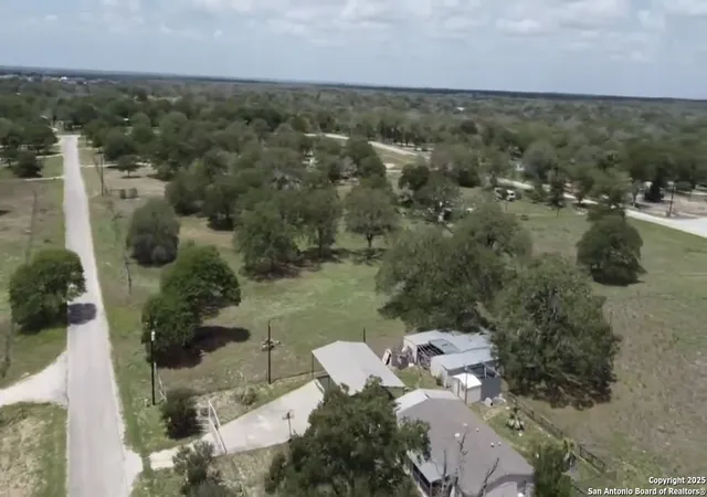 Photo 4 of Sale Pending at 118 Flores Oaks, Floresville, TX 78114 | MLS# 1873679 | Listing updated on 2025-09-16
