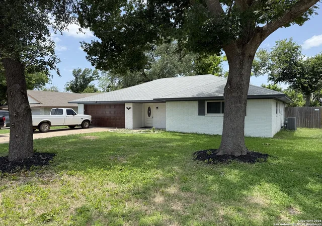 Photo 3 of Single family home for sale at 902 Concord Dr, Temple, TX 76504 | MLS# 1873704 | Listing updated on 2025-10-10