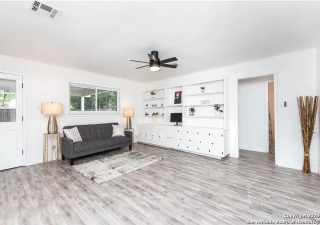 Photo 3 of Single family home for sale at 902 Concord Dr, Temple, TX 76504 | MLS# 1873704 | Listing updated on 2025-10-10