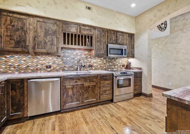 Photo 2 of Condo for sale at 1022 Navarro St #404, San Antonio, TX 78205 | MLS# 1873858 | Listing updated on 2025-09-20