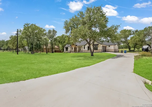 Photo 4 of Single family home for sale at 156 Cibolo Ridge, La Vernia, TX 78121 | MLS# 1873939 | Listing updated on 2025-12-20