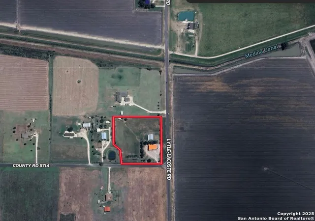2nd image of 1791 Cr 5714, Natalia, TX 78059 | MLS# 1873979