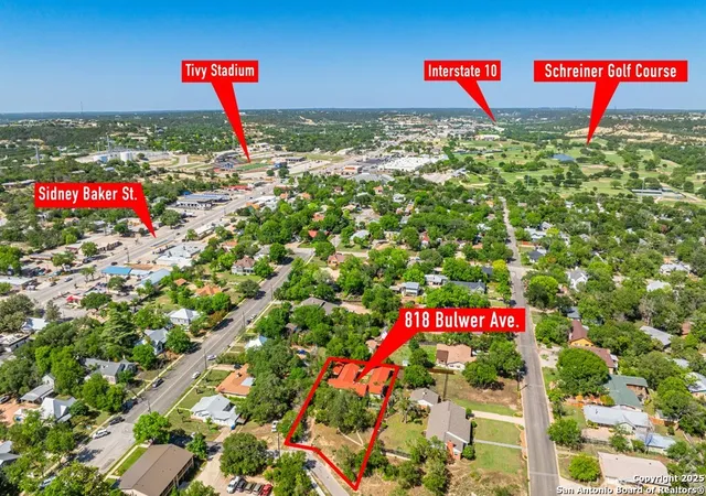 Photo 3 of Single family home for sale at 818 Bulwer, Kerrville, TX 78028 | MLS# 1874031 | Listing updated on 2025-12-23