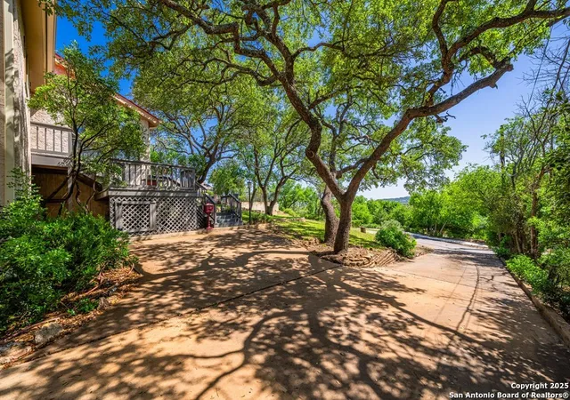 Photo 4 of Single family home for sale at 818 Bulwer, Kerrville, TX 78028 | MLS# 1874031 | Listing updated on 2025-12-23