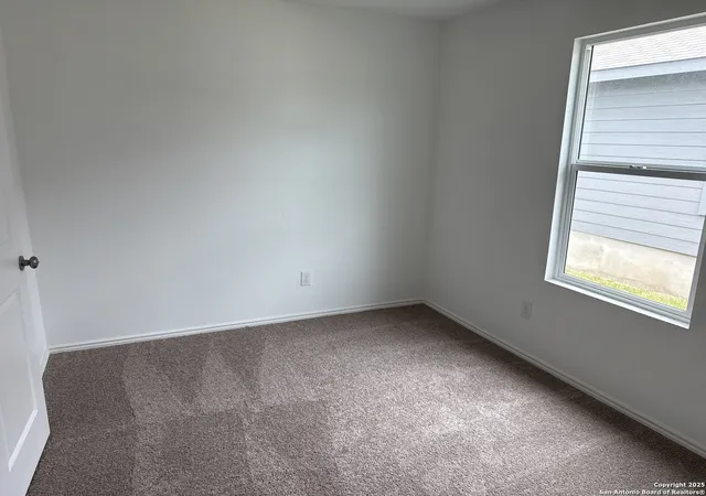 Photo 4 of Sale Pending at 105 Horseshoe Trails, Pleasanton, TX 78064 | MLS# 1874040 | Listing updated on 2025-09-16