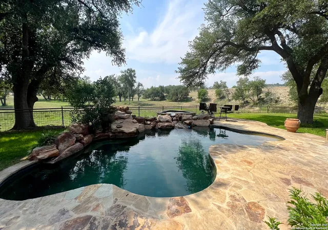 Photo 3 of House for sale at 560 Westwway Dr, Kerrville, TX 78028 | MLS# 1874105 | Listing updated on 2025-06-20