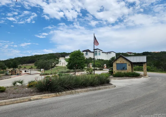 3rd image of 502 Winding Ravine, San Antonio, TX 78258 | MLS# 1874213