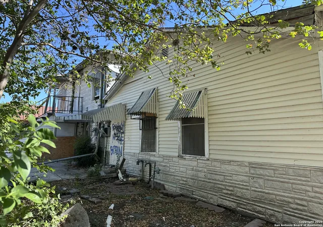 Photo 1 of Sale Pending at 1801 Center, San Antonio, TX 78202 | MLS# 1874230 | Listing updated on 2025-12-10