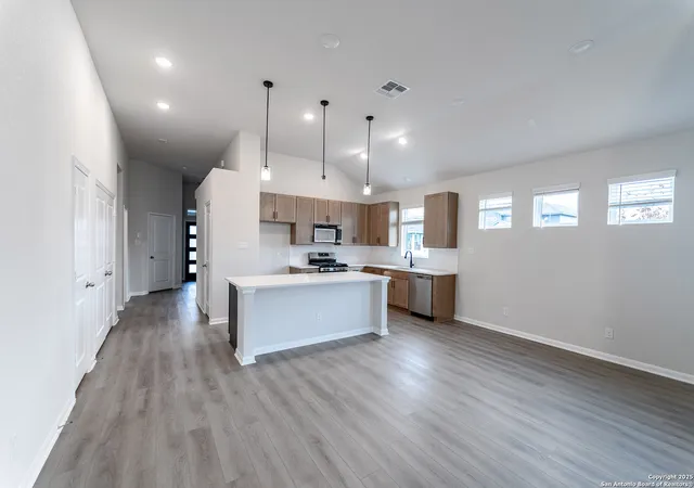 3rd image of 4903 Midland Dr, Schertz, TX 78108 | MLS# 1874273