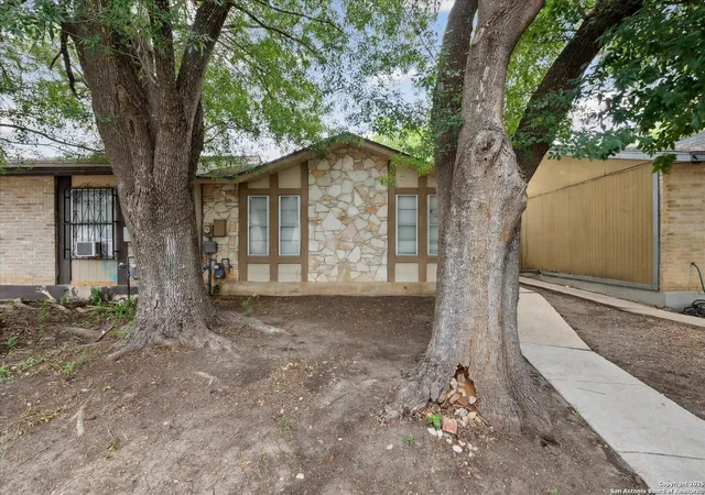 Photo 1 of Single family home for sale at 6839 Neston Dr, San Antonio, TX 78239 | MLS# 1874275 | Listing updated on 2026-01-13