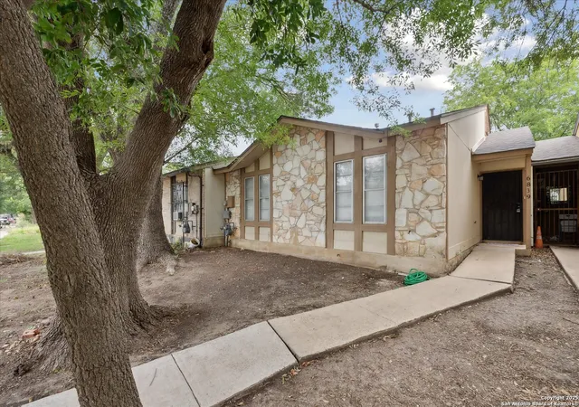 Photo 2 of Single family home for sale at 6839 Neston Dr, San Antonio, TX 78239 | MLS# 1874275 | Listing updated on 2026-01-13