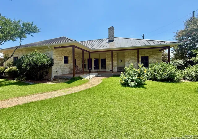 2nd image of 802 Avenue C, Fredericksburg, TX 78624 | MLS# 1874360