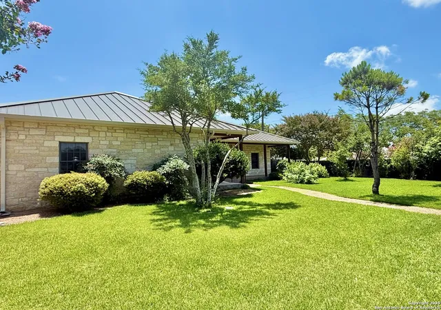 Photo 3 of Single family home for sale at 802 Avenue C, Fredericksburg, TX 78624 | MLS# 1874360 | Listing updated on 2025-10-29