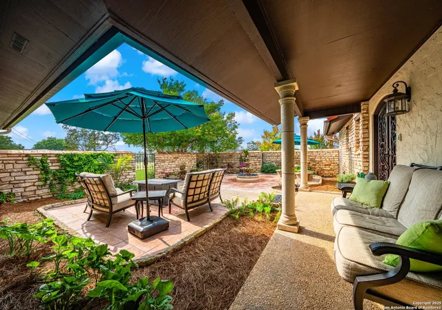 Photo 4 of Single family home for sale at 327 Loma Vista, Kerrville, TX 78028 | MLS# 1874429 | Listing updated on 2025-10-24