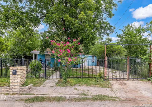 4th image of 43 Leroux, San Antonio, TX 78207 | MLS# 1874441